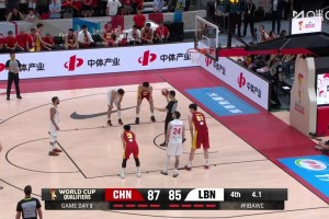 忍不住笑了！黎巴嫩最后时刻关键罚球，周琦在演播室隔空干扰